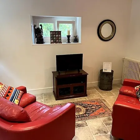 The Coach House Apartment *